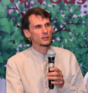 Island speaking at arboriculture seminar